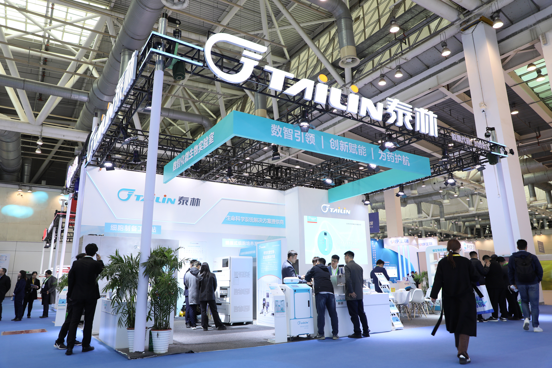 1710816121792213m08Q.jpg EF1A5479-opq764552029.jpg